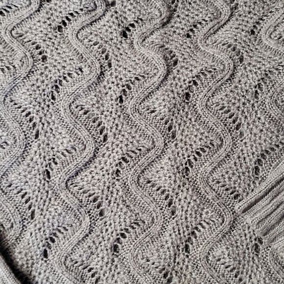 LAUREN CONRAD LC WOMEN'S LONG SLEEVE SWEATER SIZE MEDIUM WINTER FASHION WEAR - Picture 3 of 16